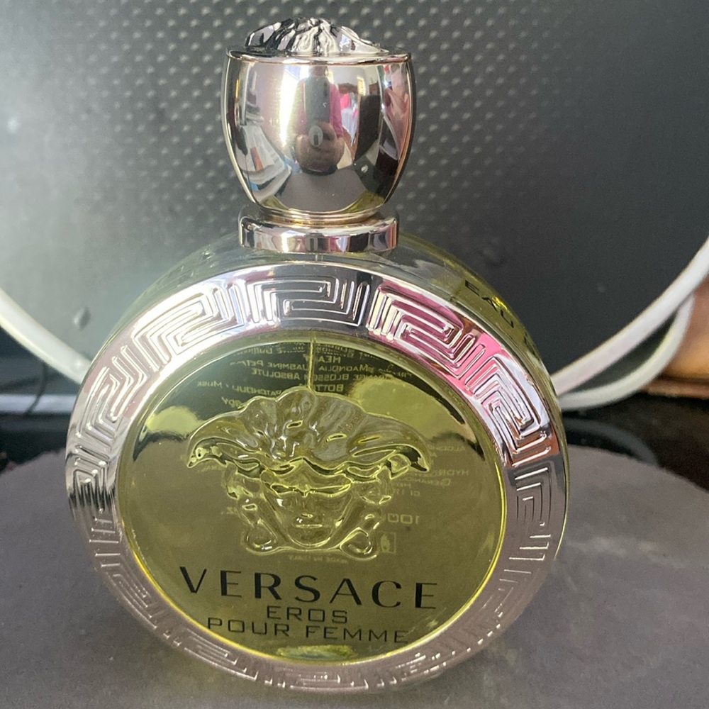 Full sz bottle never sprayed Versace euros women 3.4 ounce